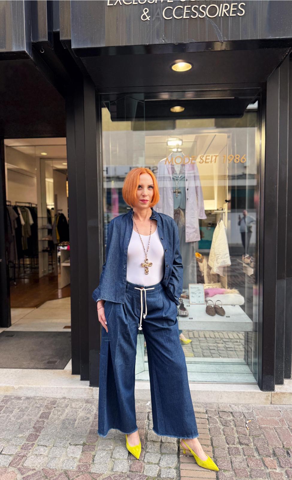 Exklusive Damenmode — Kollektion in der Boutique Petra Schneider